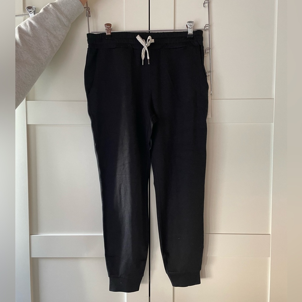 Vuori jogger black sweat pants!